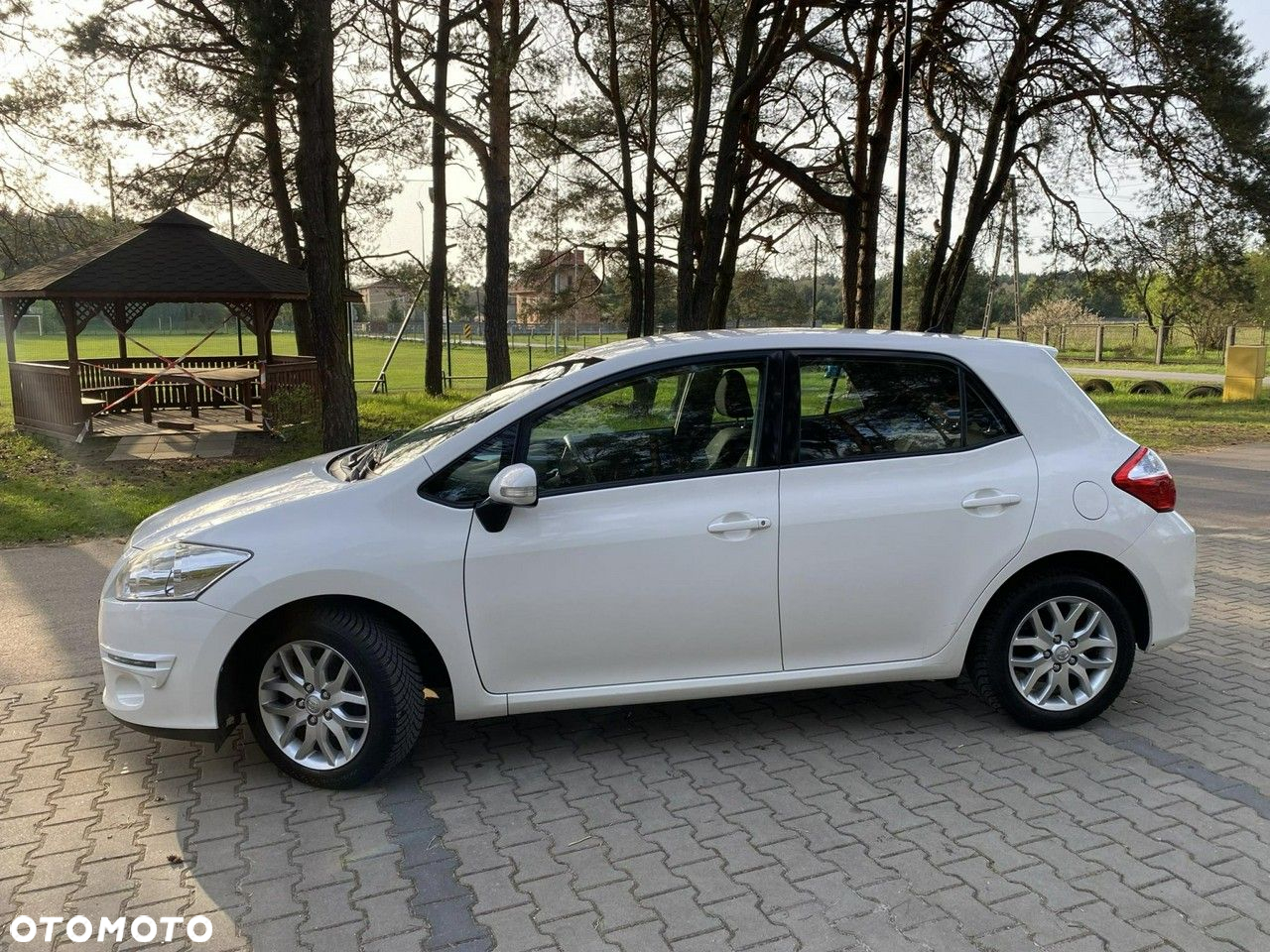 Toyota Auris 1.6 Premium + - 9