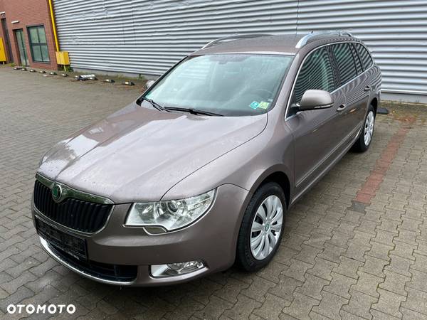 Skoda Superb Combi 2.0 TDI Elegance - 12