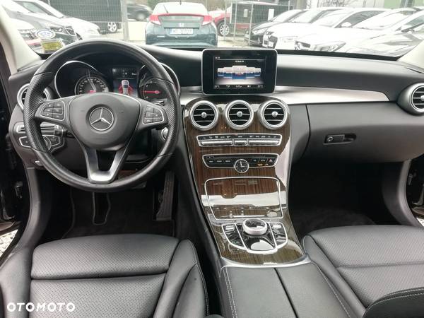 Mercedes-Benz Klasa C 300 7G-TRONIC Exclusive - 11