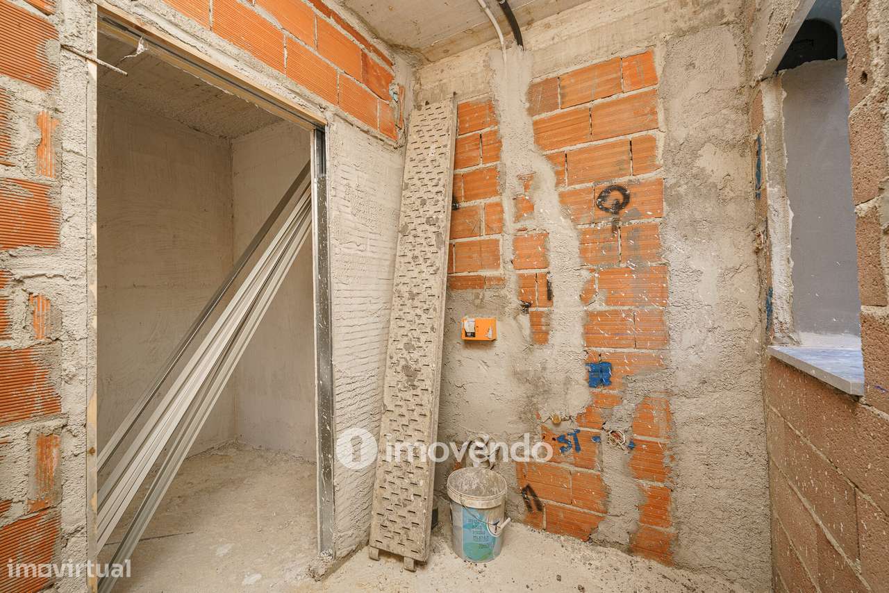 Moradia geminada T3+1 em fase de construção, em Pinhal de Frades-17