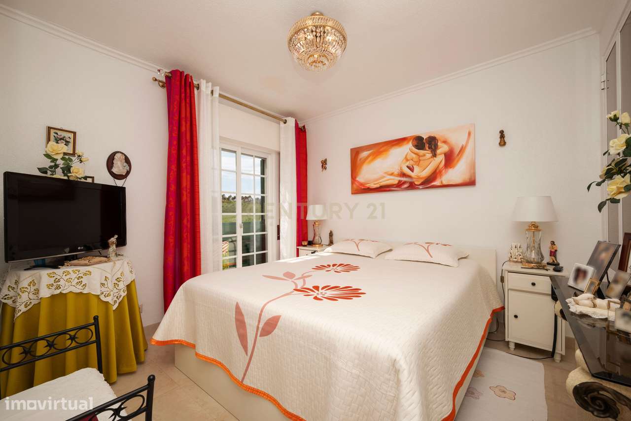 Moradia T4+1 para venda em Queijas.-18