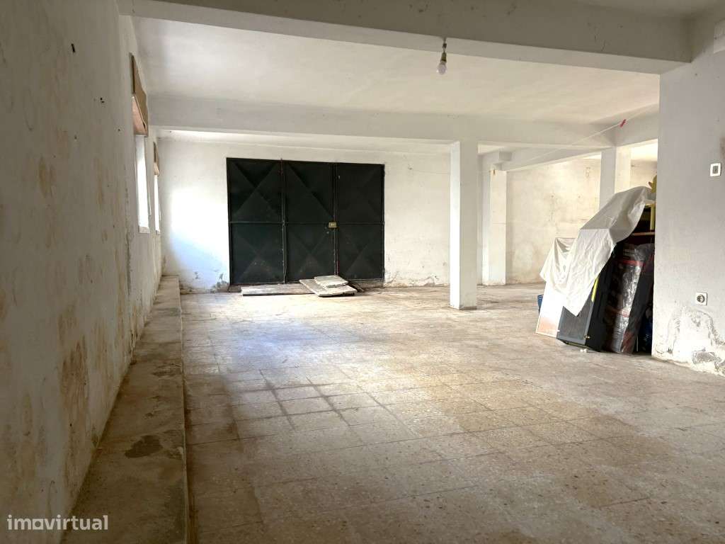 MORADIA PARA RECONSTRUÇÃO - GRANDE POTENCIAL DE VALORIZAÇÃO

Rua ...-45