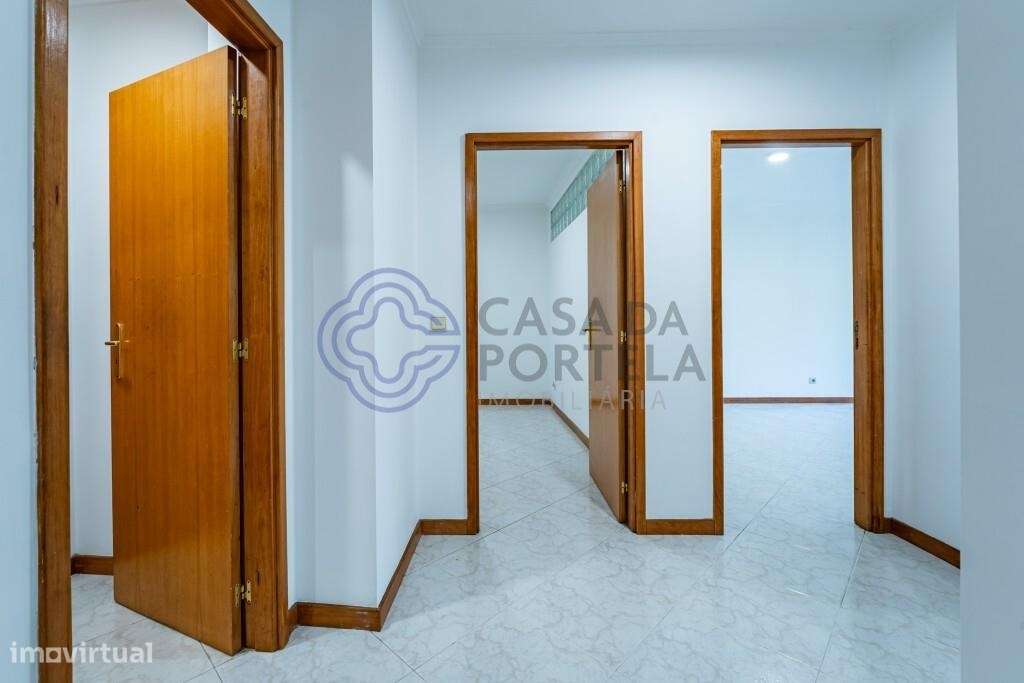 Apartamento T2+1 com elevador e garagem próximo ao Arrábida Shopping - - Grande imagem: 4/34
