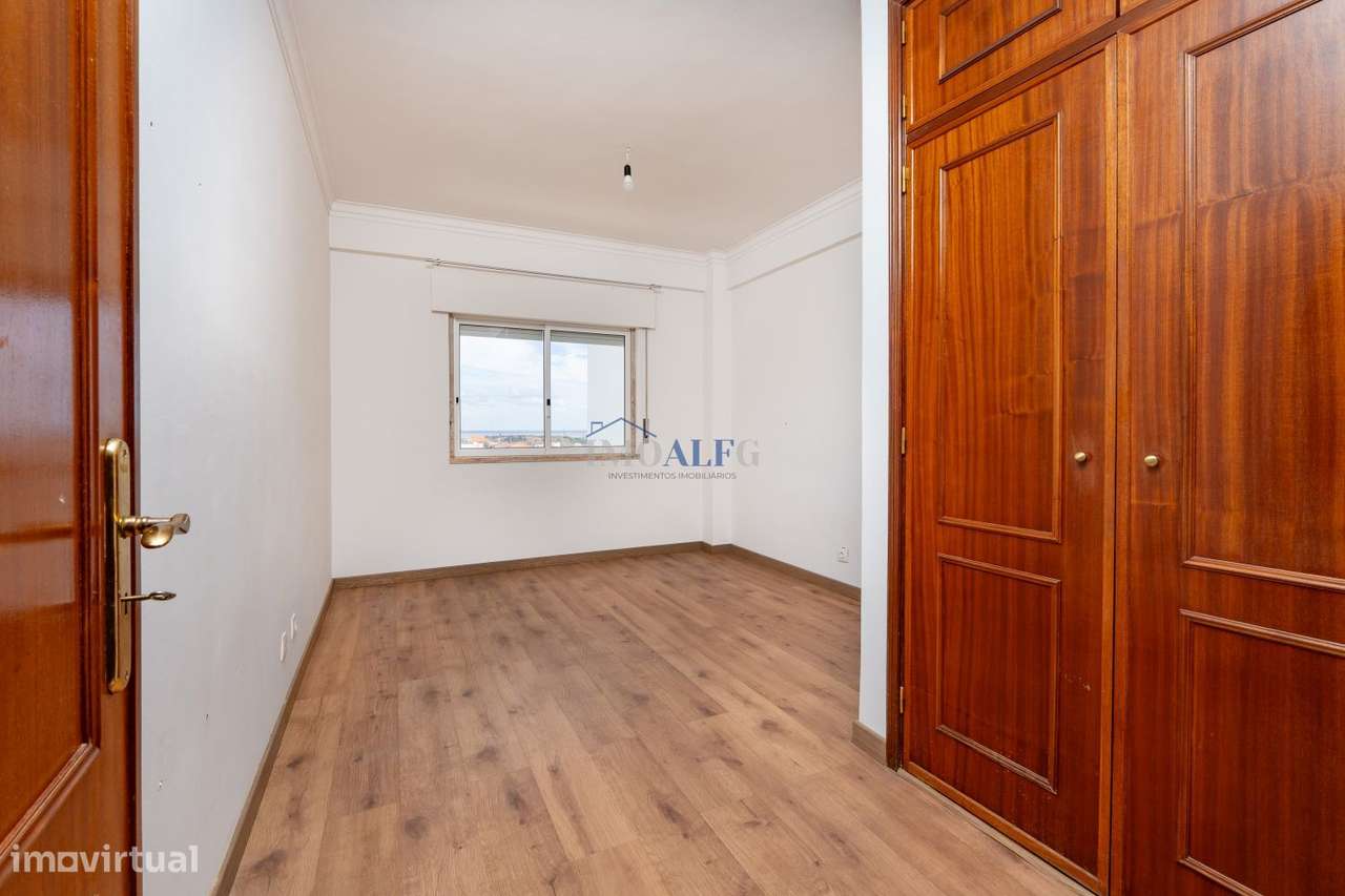 Apartamento T3 no centro de Vialonga com elevador-15