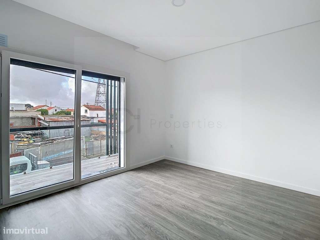 Moradia T3 duplex no centro de Fernão Ferro-26