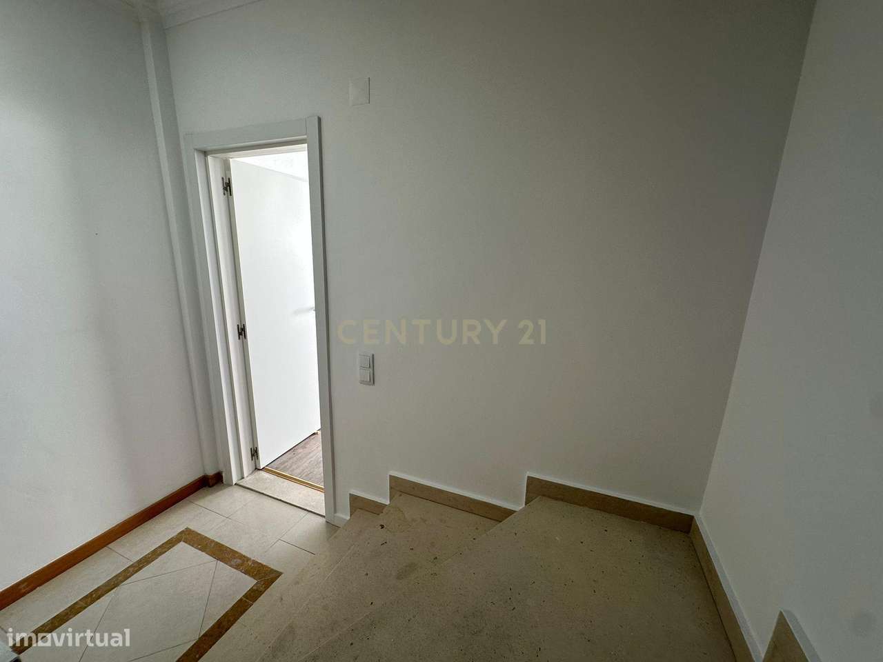 Moradia T4 em Banda, Agualva-Cacém - Grande imagem: 4/37