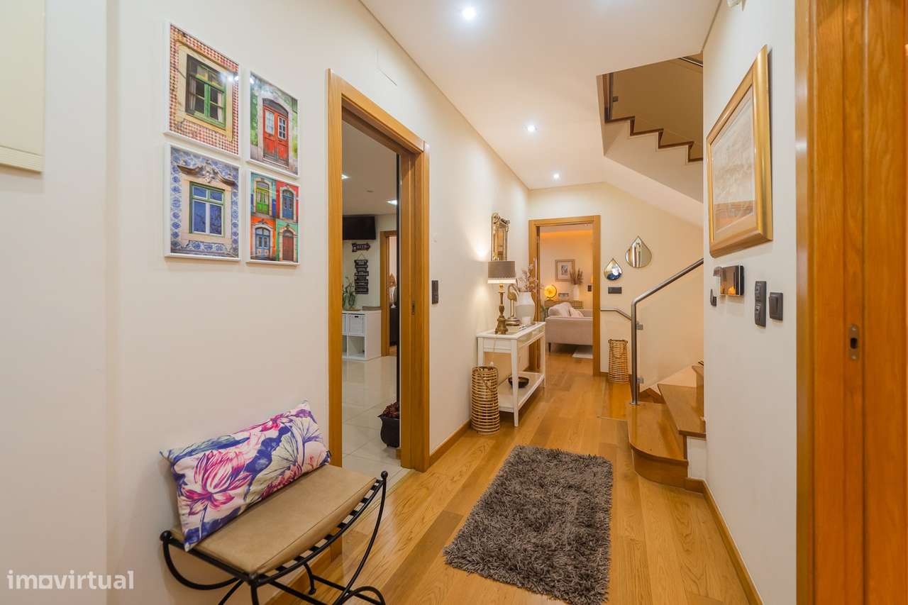 Moradia T-4+1 em Agualva Cacém-31