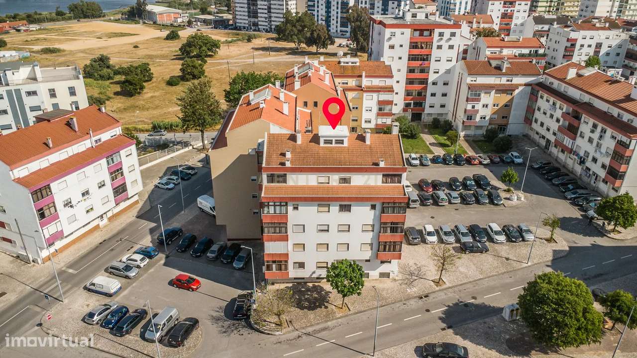 Apartamento T3 em Amora, Seixal - Oportunidade Única!-32