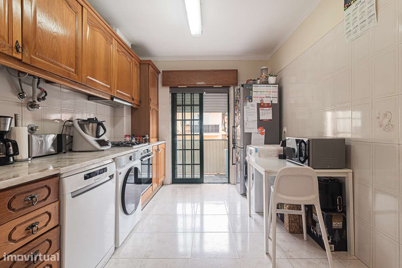 Apartamento num Primeiro Andar na Quinta do Conde-5