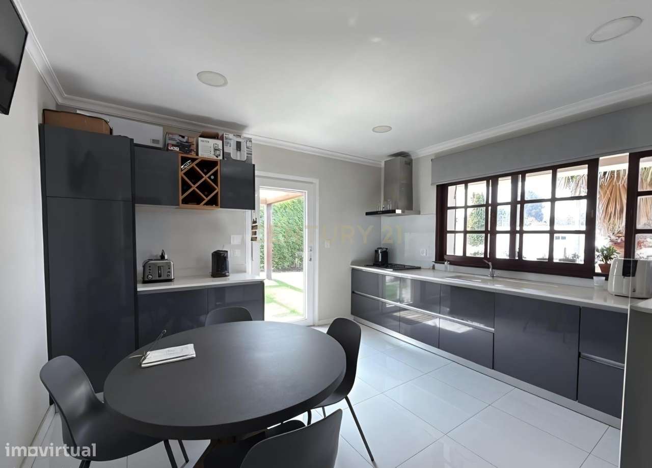 Espetacular Moradia T4 em Recarei, Paredes-4