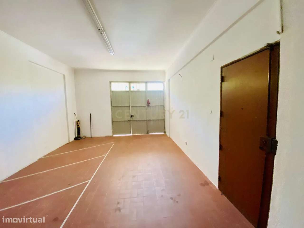 Almada - Garagem ampla em excelente zona - Grande imagem: 2/17