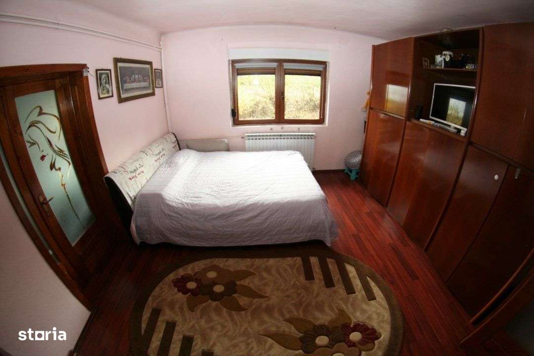 Casa cu gradina in zona foarte linistita si usor accesibila-10