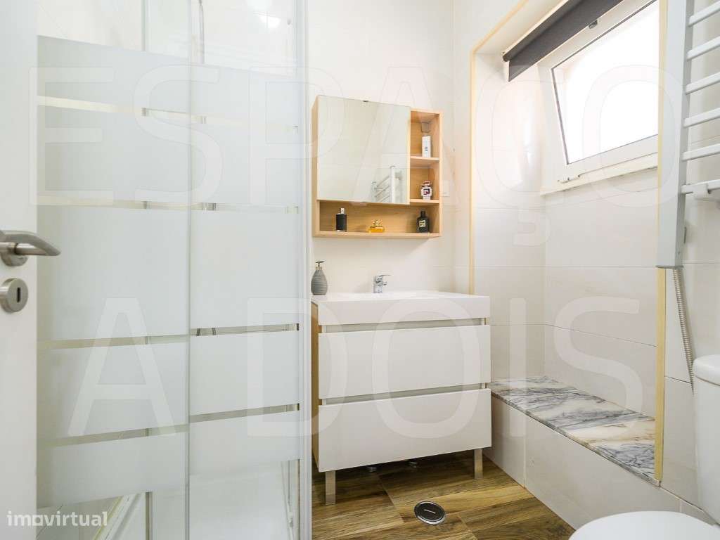 Amadora Centro | T3 Remodelado com 2 Suites e um Fantástico Logrado...-39