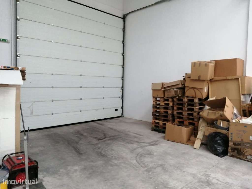 Armazém para alugar com logradouro em Vila do conde I Medispace - Mais