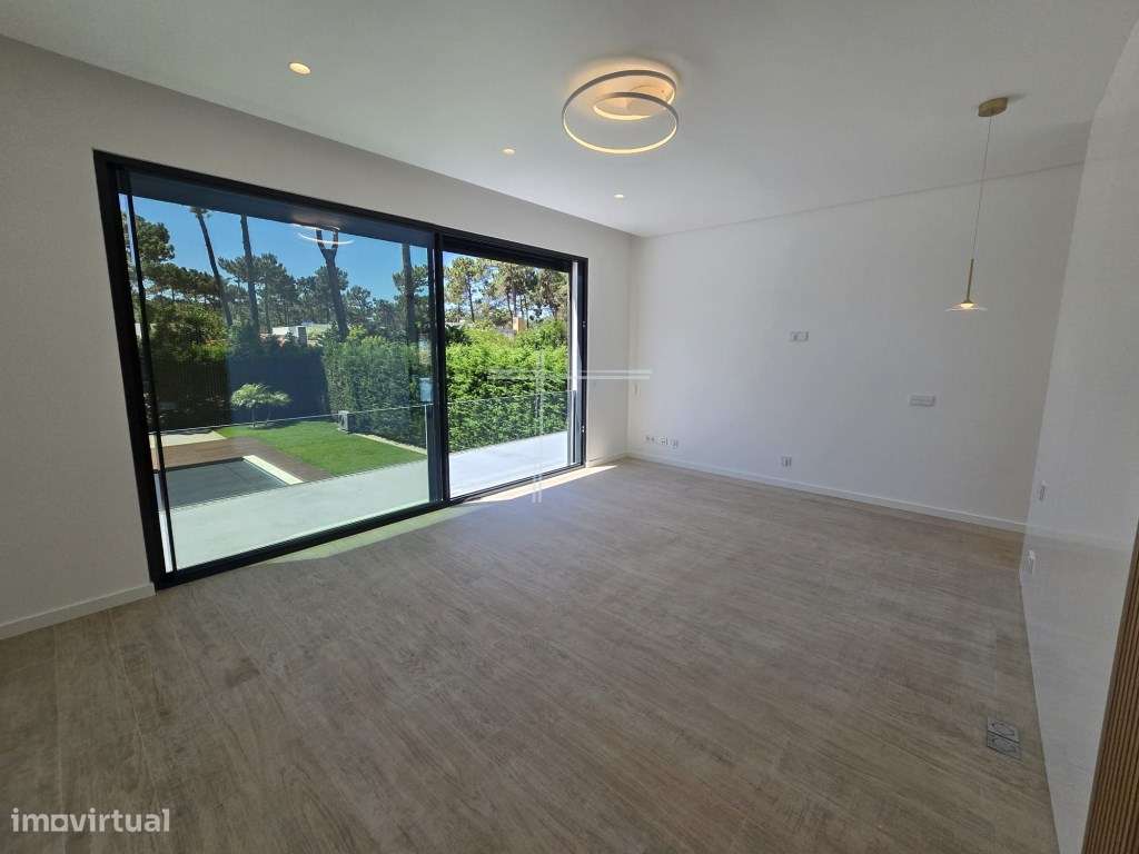 Moradia isolada T4, arquitetura contemporânea com garagem e piscina...-39