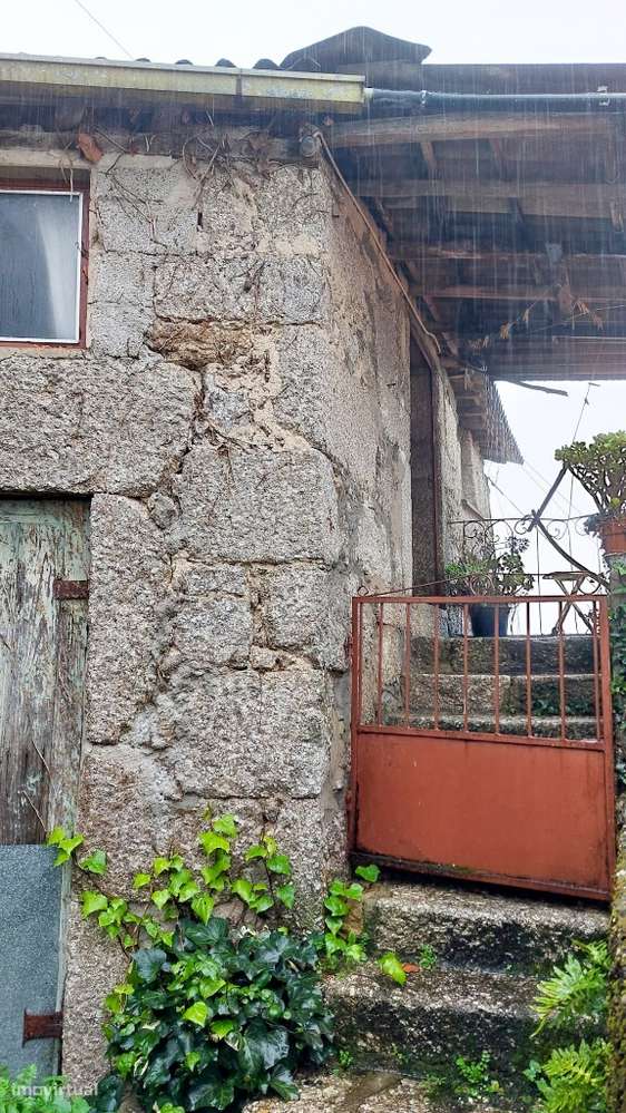 Moradia em pedra p/ Restauro - Guilhofrei - Grande imagem: 3/9