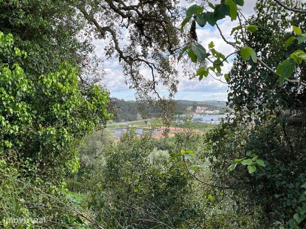 Prédio Misto - Grande imagem: 2/3