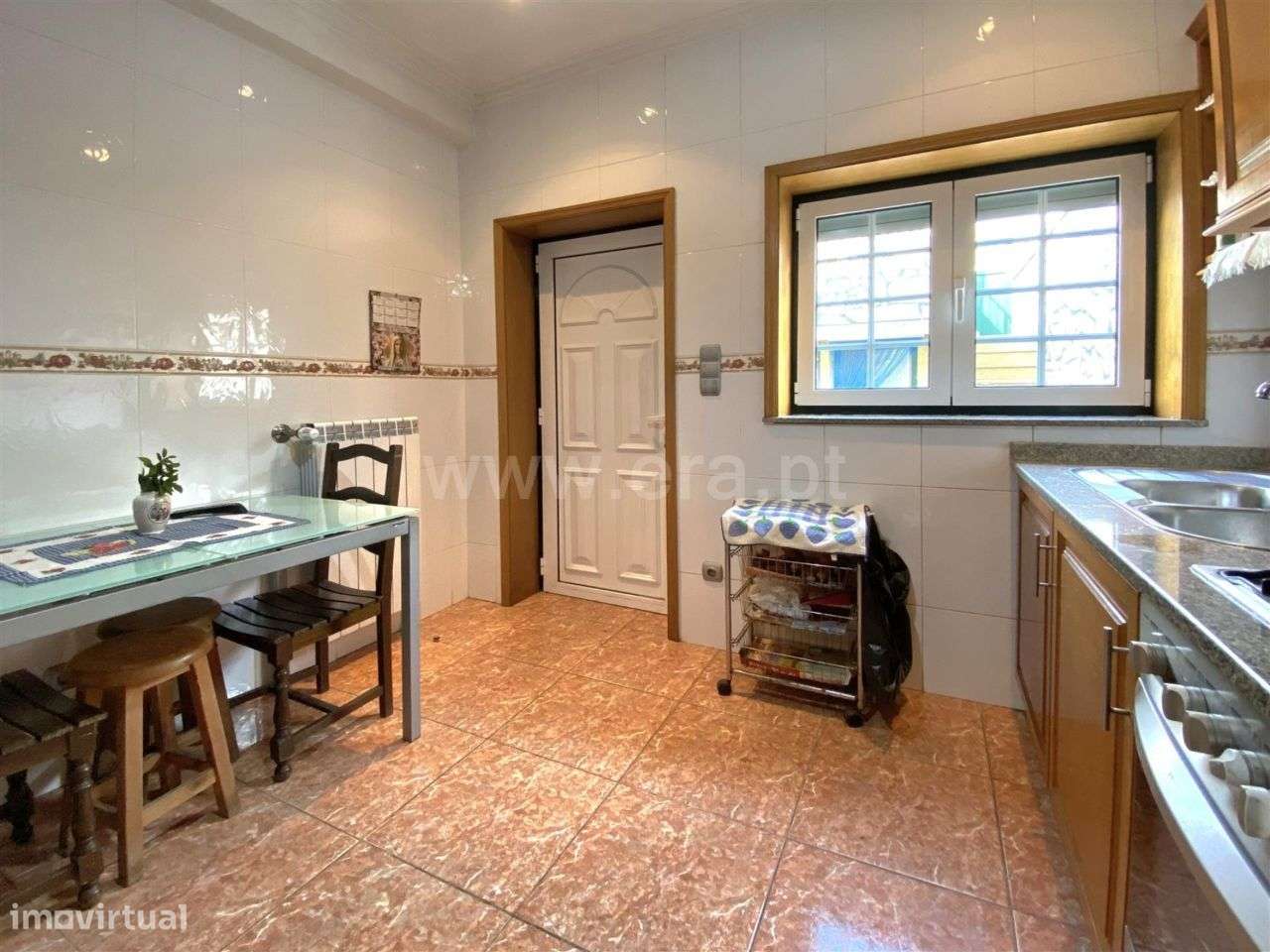 Moradia em banda com garagem, próxima ao centro - Grande imagem: 3/19