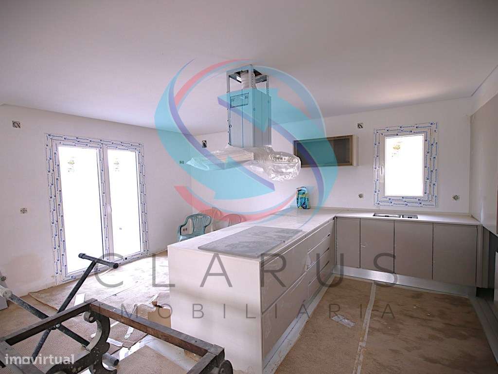 MORADIA ISOLADA T4 C/PISCINA - Grande imagem: 2/20