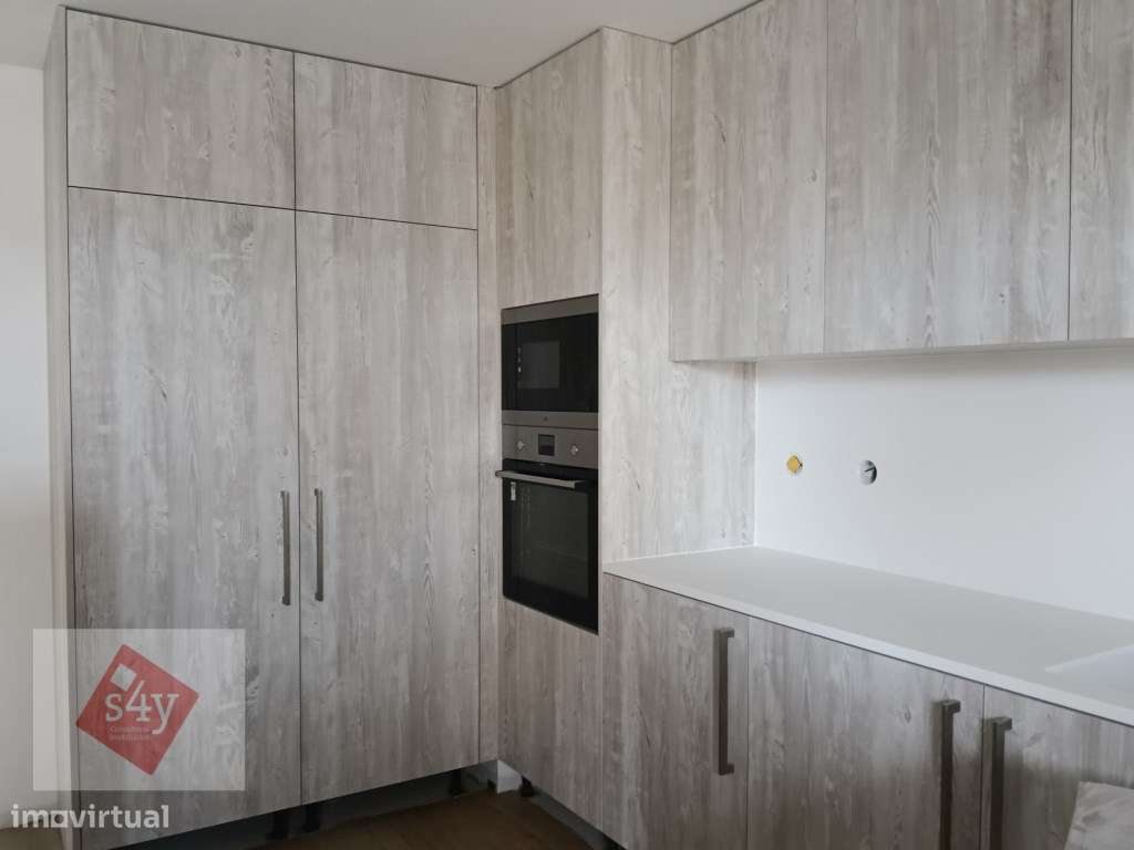 Dúplex com Terraço e Box - Novo - Montijo!-9