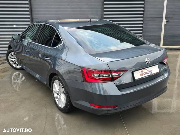 Skoda Superb 2.0 TDI DSG Ambition - 4