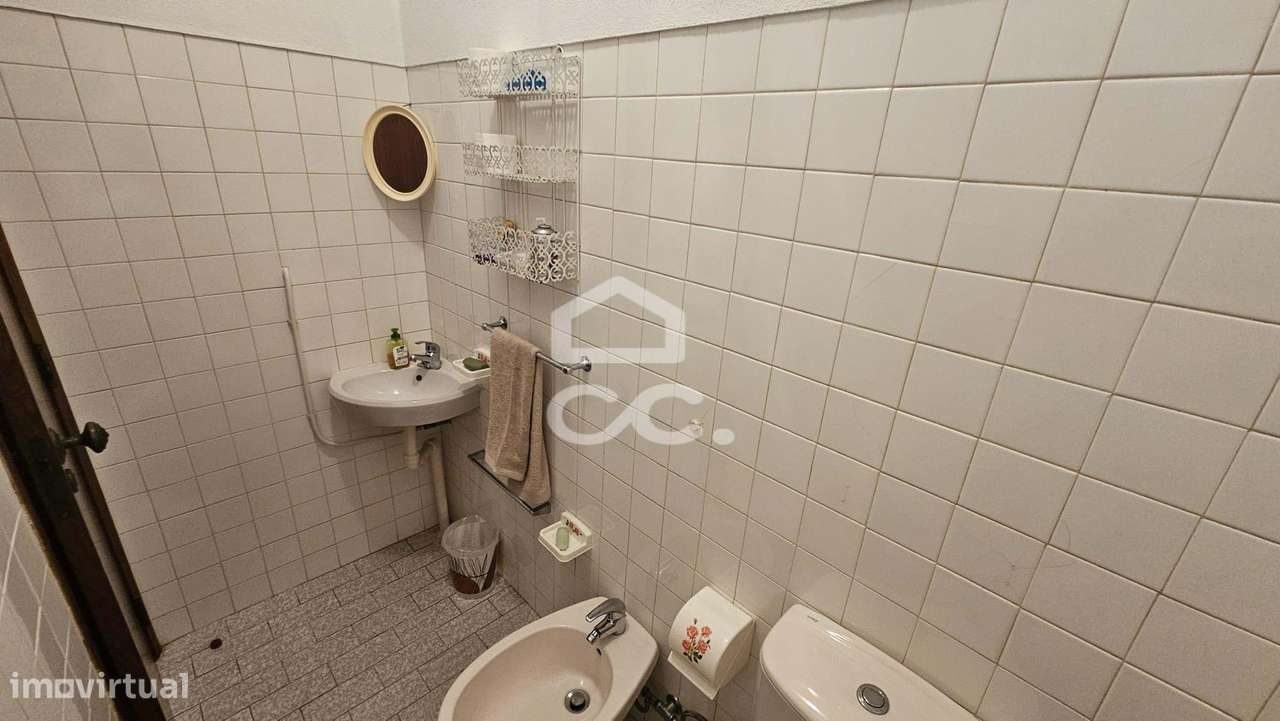 Moradia V4 com 174 M2, aproveitamento de sótão, garagem para 2 viatura-44