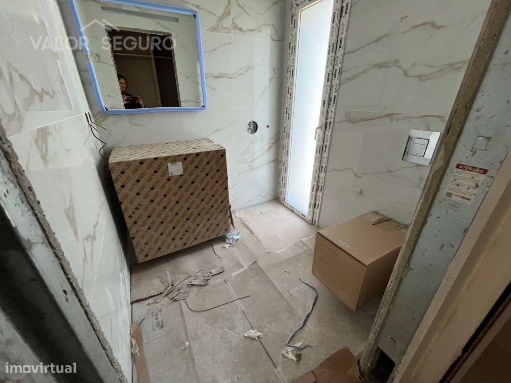 Apartamento T2 novo com garagem 2 viaturas e terraço no Sobralinho-24