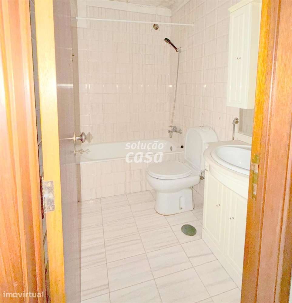 Apartamento T1+1 em Coimbrões!-12