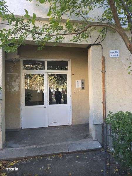 Vand Apartament cu 2 Camere Decomandat la Et 2 Zona Centrala Peco Mol-1