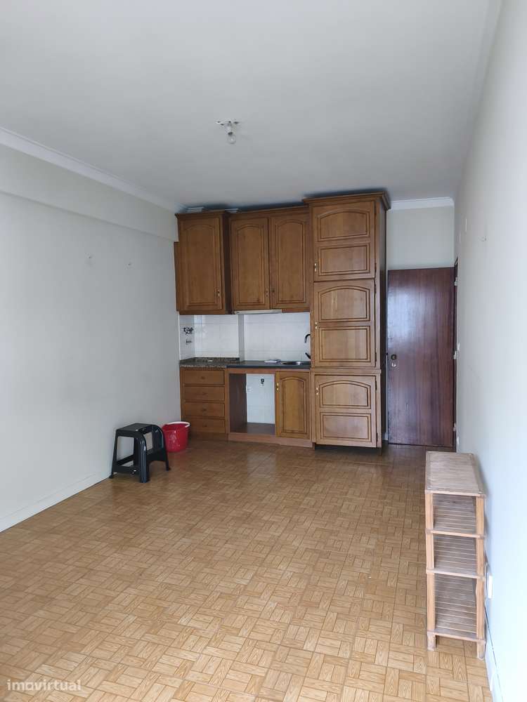 T1 Lisboa - Av. Almirante Reis, Bem Conservado, Junto ao Metro.-1