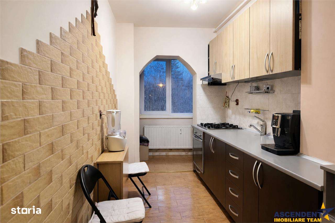 Apartament 3 camere, decomandat, etaj1, loc parcare,Tractorul,Brasov - Imagine principală: 2/18