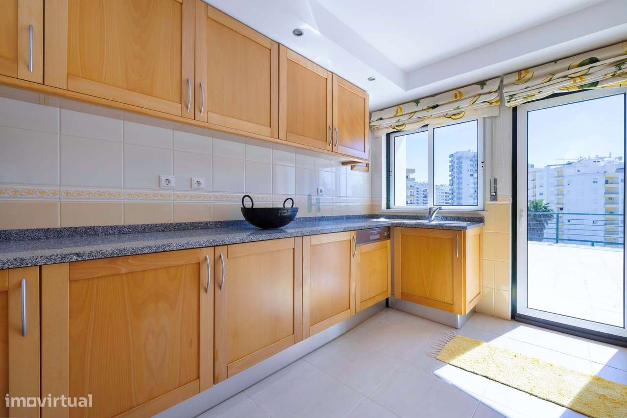 Vende-se Penthouse T3 na Praia da Rocha – localização privilegiada-16