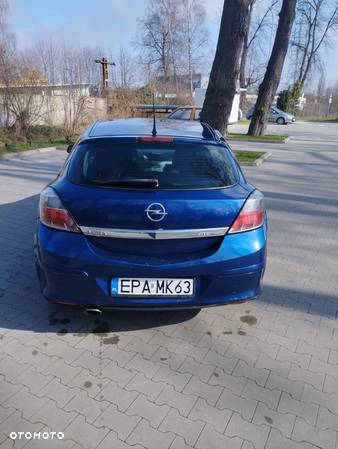 Opel Astra III GTC 2.0 T Sport - 12