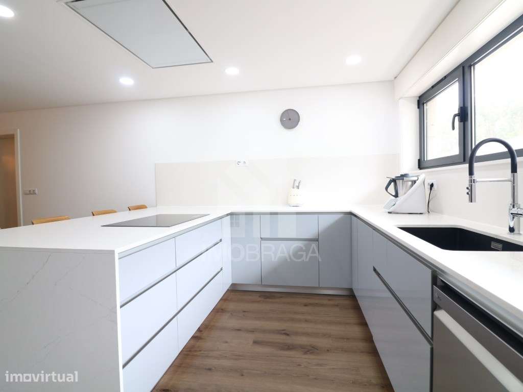 Venda Moradia Geminada T3, em Esporões, Braga-26