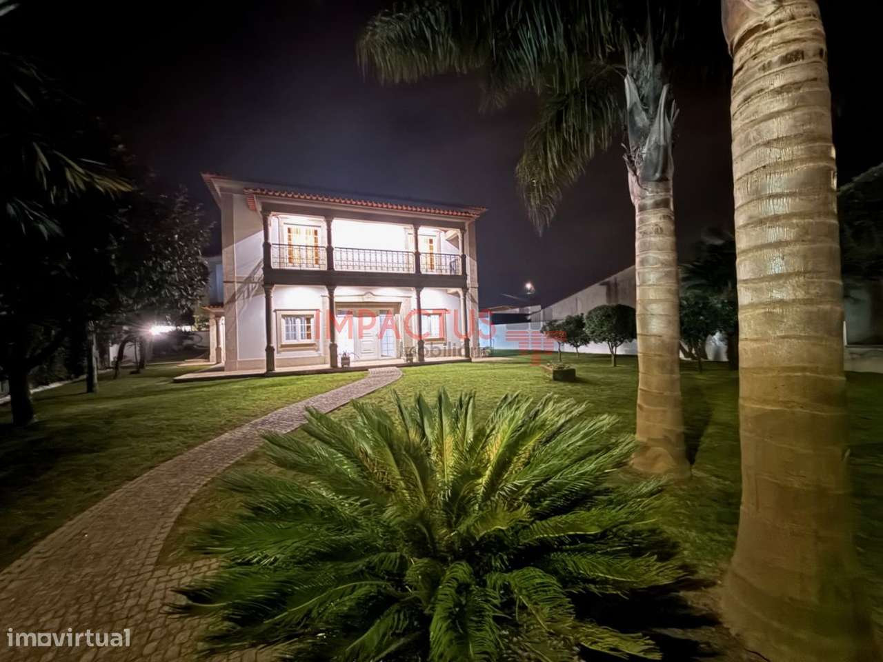 Imponente Moradia isolada com terreno de 1195m2-9