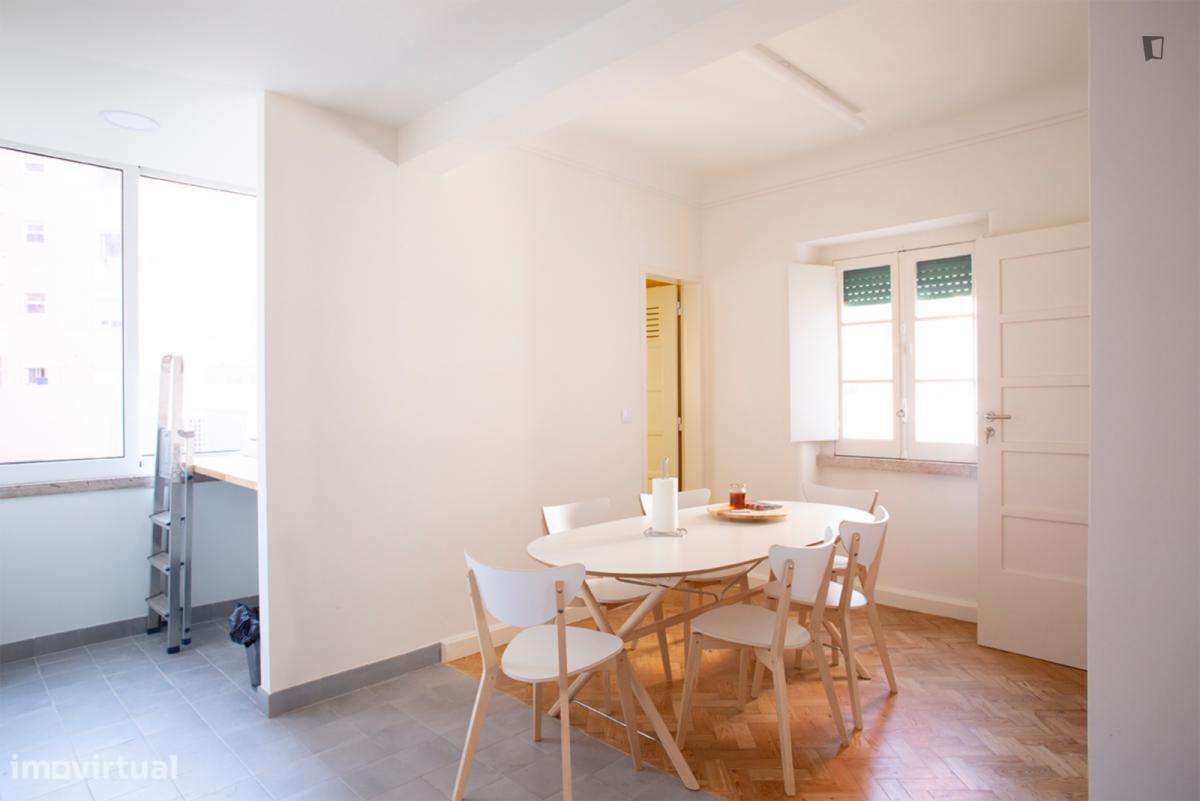 Quarto - localizado em Roma-Areeiro Lisbon - Grande imagem: 3/6