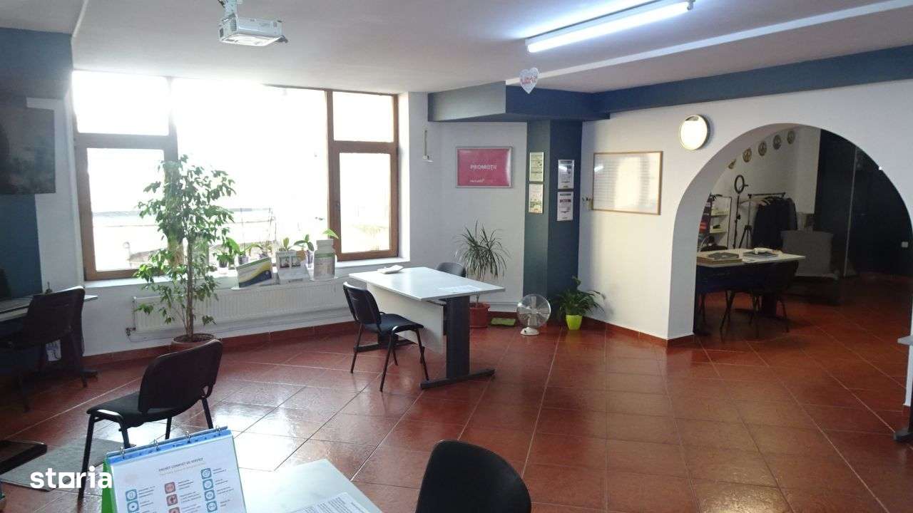 Vand spatiu comercial in Deva, ultracentrala, (Bld Decebal), etaj 1 - Imagine principală: 4/11