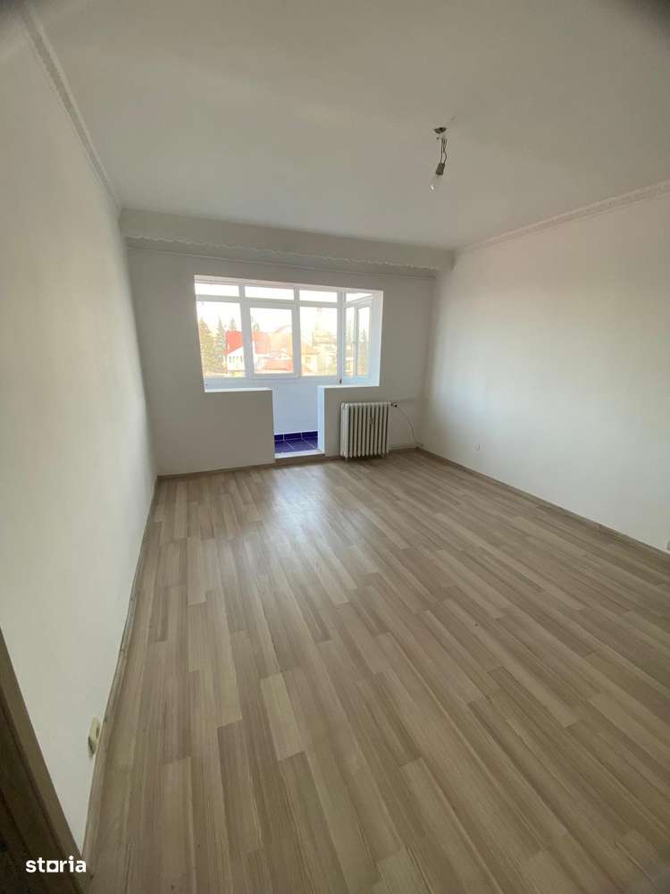 OFERTA 3 camere semidecomandate renovat, izolat in zona Centrala-1