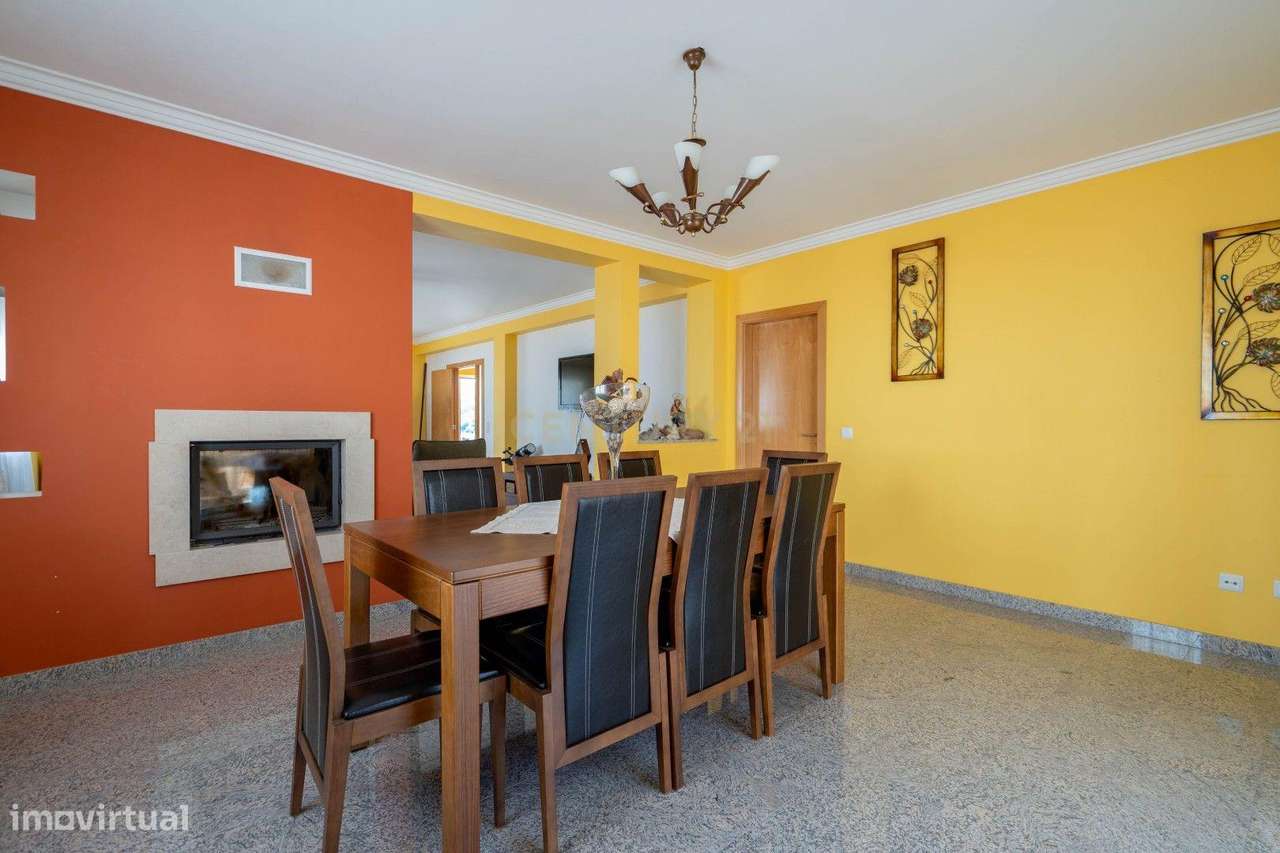 Moradia T3 - C/ espaço exterior e piscina-17