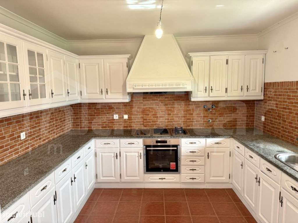 Moradia com Garagem, Piscina e Jardim - Excelente Oportunidade! - Grande imagem: 2/26