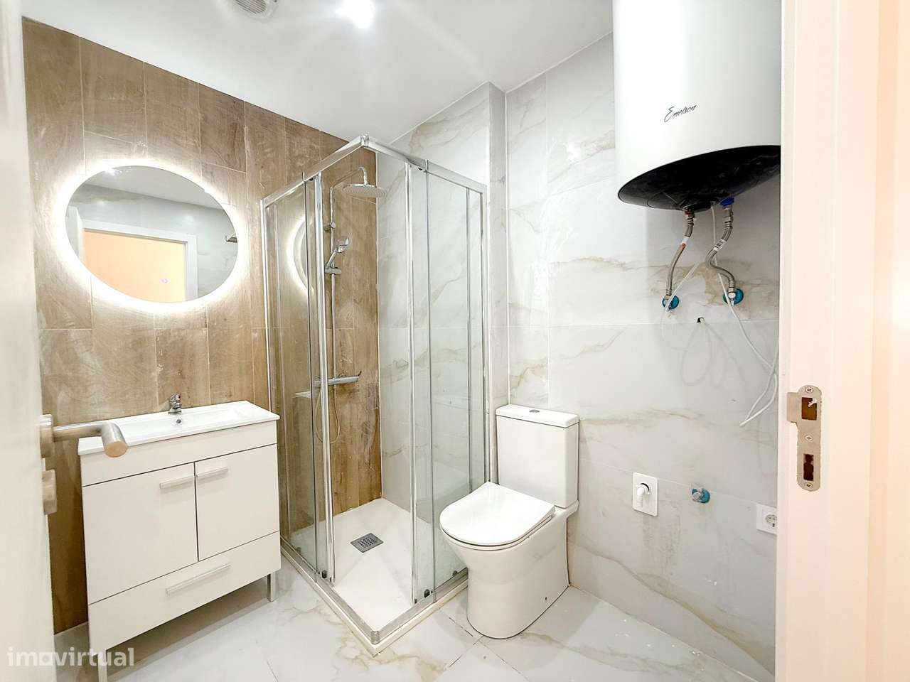 T2 em Santa Iria da Azóia c/ vista rio e arrecadação!-9