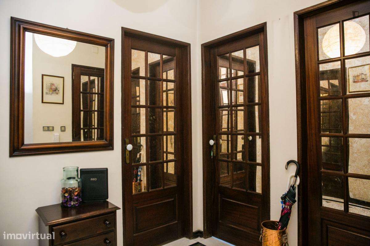 Quarto - localizado em Benfica Lisbon - Grande imagem: 2/10