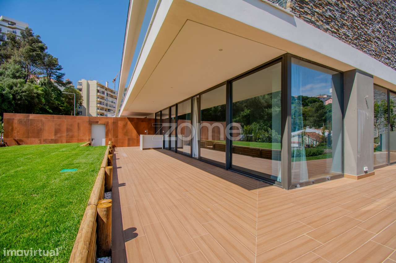 Apartamento T4 Rc Com Jardim Privativo
