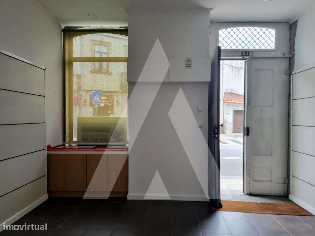 Loja centro de Ovar com Casa de Banho - Jardim dos Campos - Grande imagem: 4/11