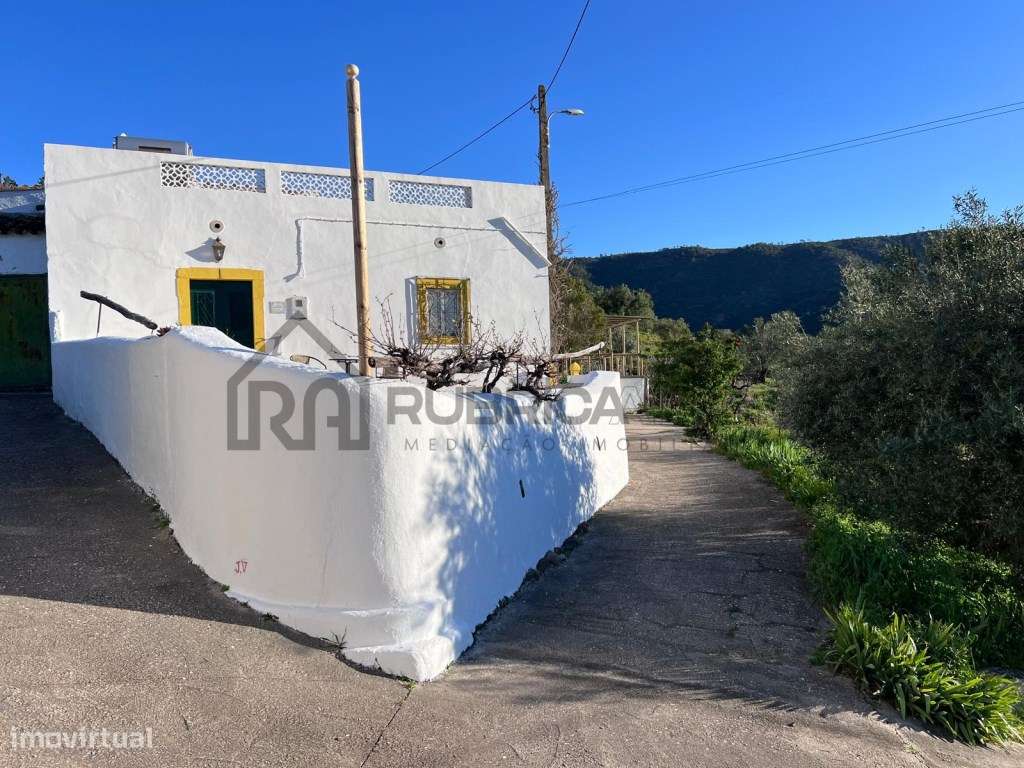 Moradia com Anexos e Vistas Deslumbrantes em Zona Tranquila-27