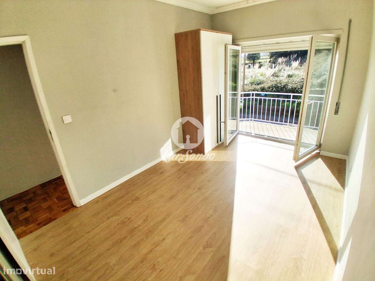 Andar moradia T3 totalmente renovado, com três frentes e excelente ...-17