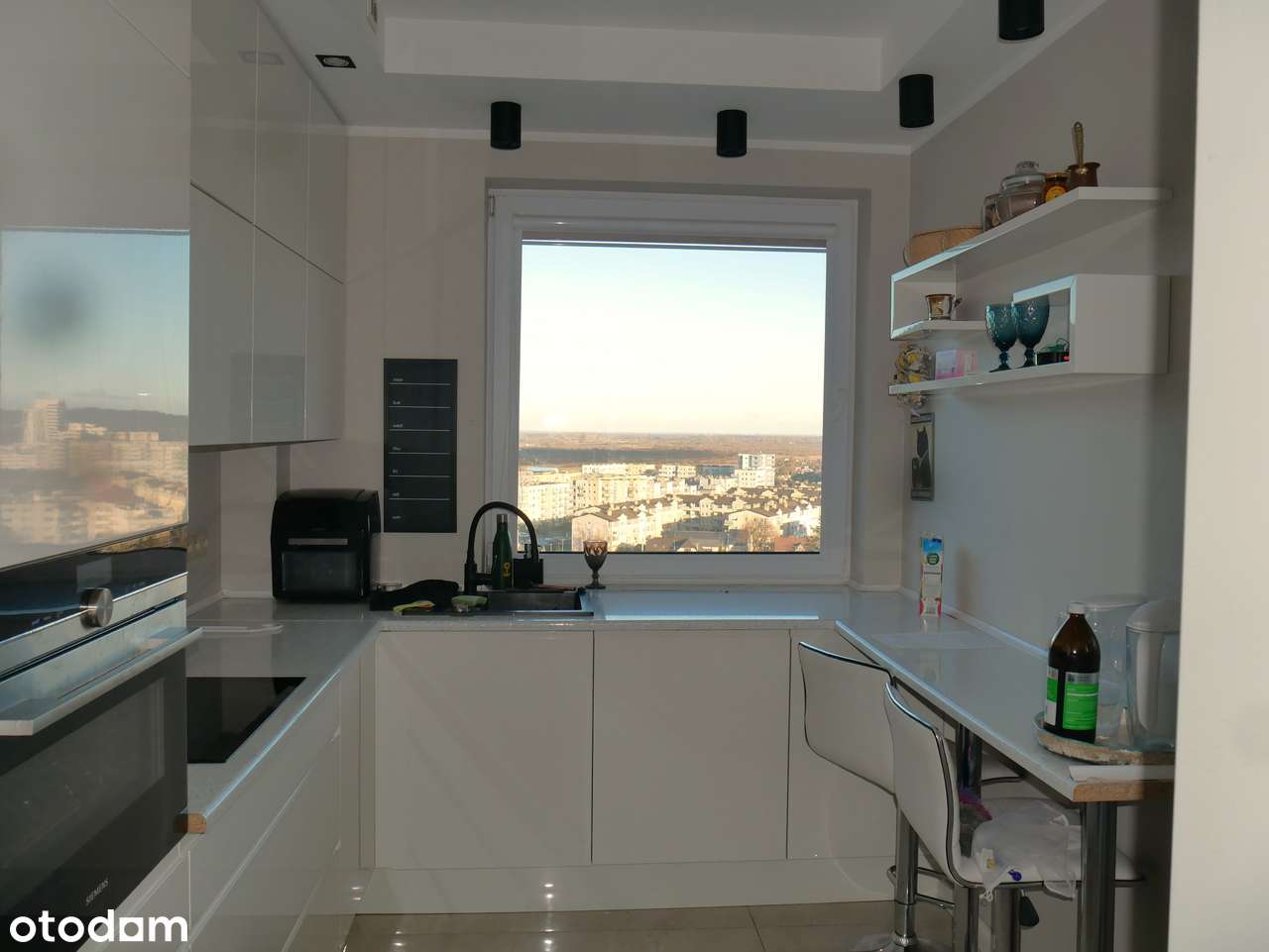 Reda-na sprzedaż  eleganckie  mieszk. 3 pok.+ kom.lok.+ m. w hali g.-7