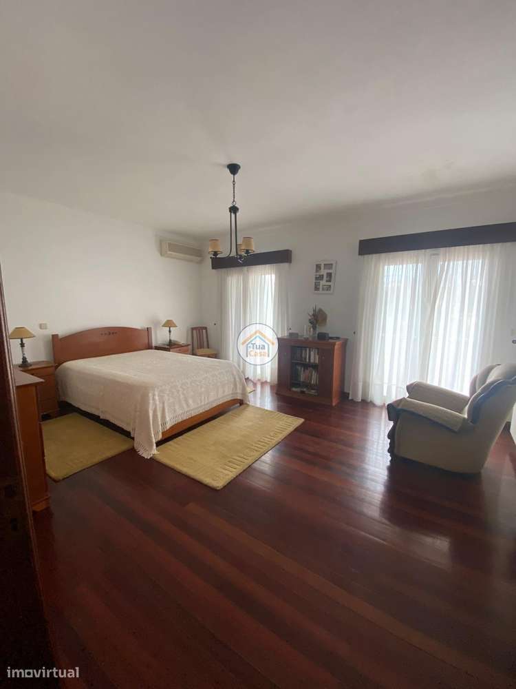 Moradia Geminada  de um dos lados do outro tem entarada e jardim em to-39