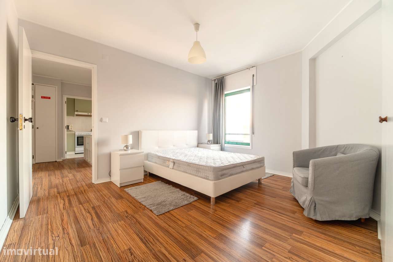 T1 mobilado com lugar de garagem à Praça da Galiza - Grande imagem: 5/13