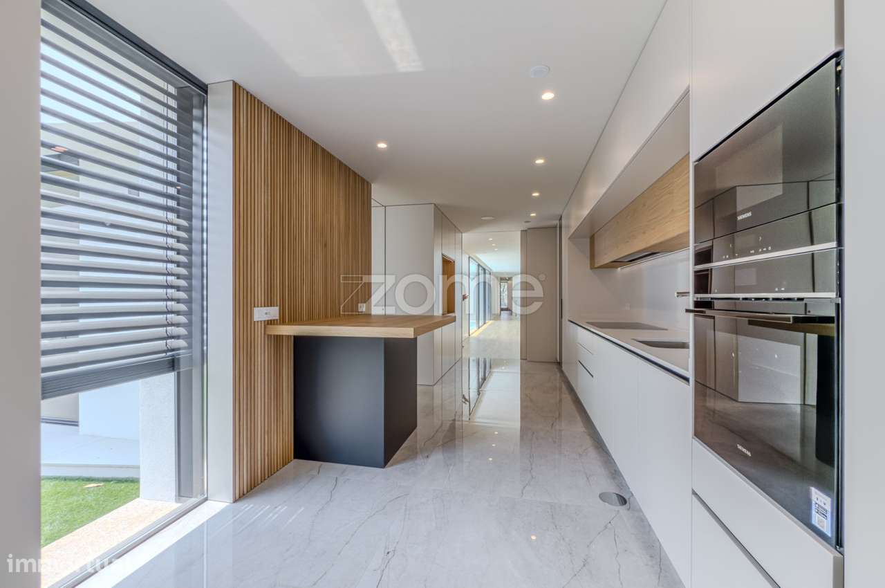 Moradia T4 com piscina aquecida na praia da Madalena - Grande imagem: 1/55